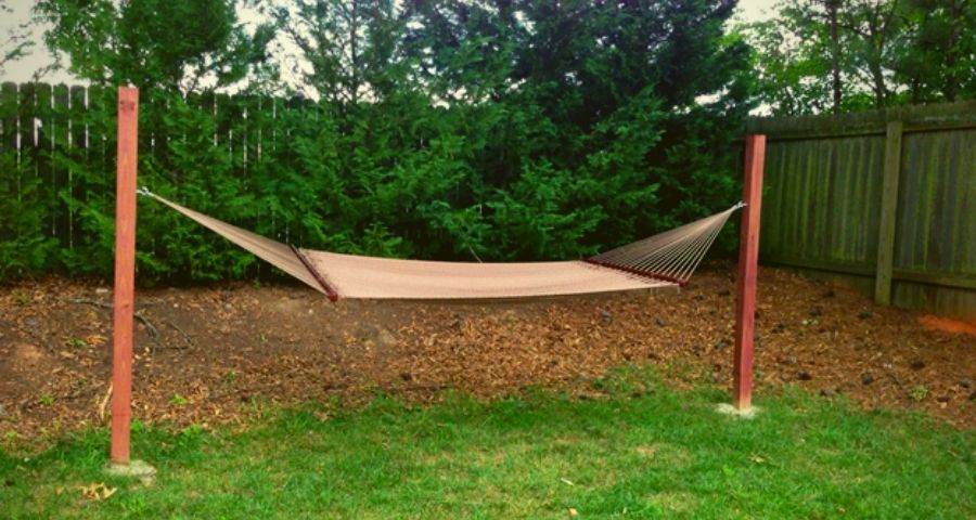 hang hammock in backyard