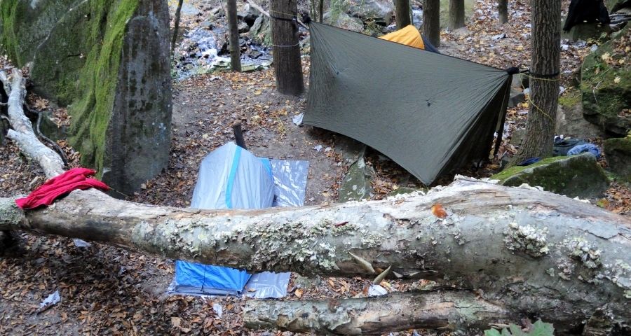 tarp windbreaker to keep tent warm in winter