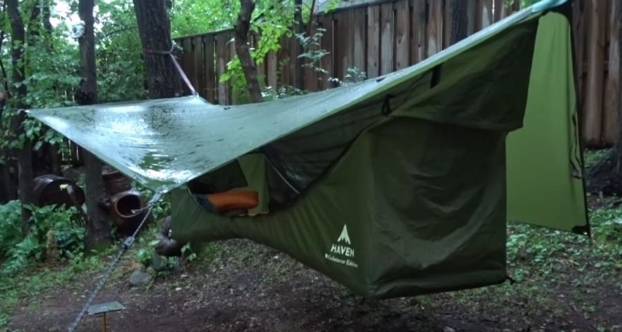 protect your hammock from rain using tarps