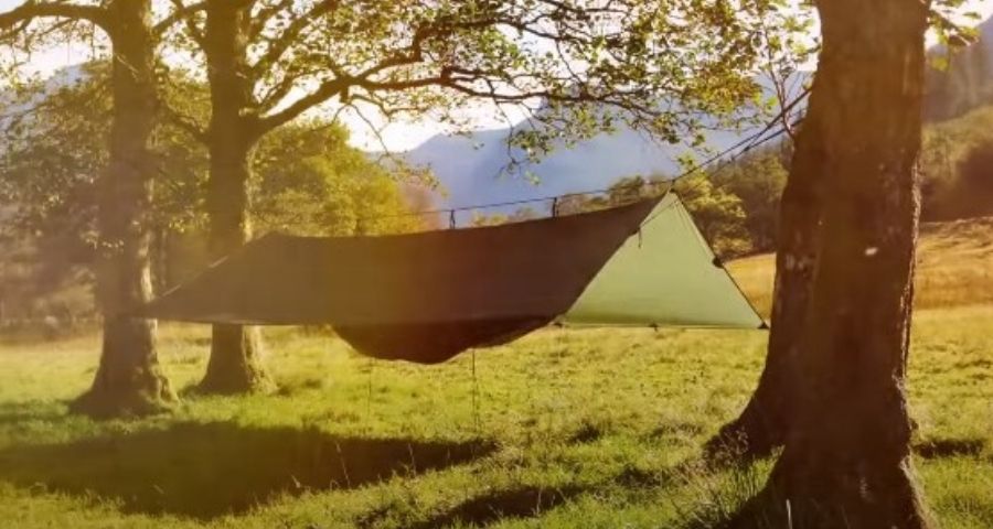 use symmetric tarps for comfortable hammock camping