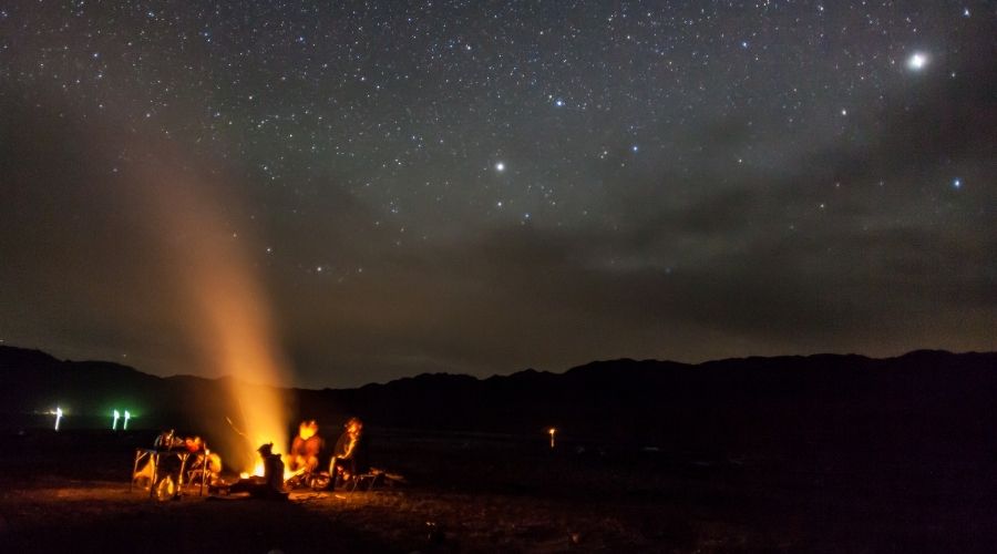 picture showing campfire to repel mosquitoes