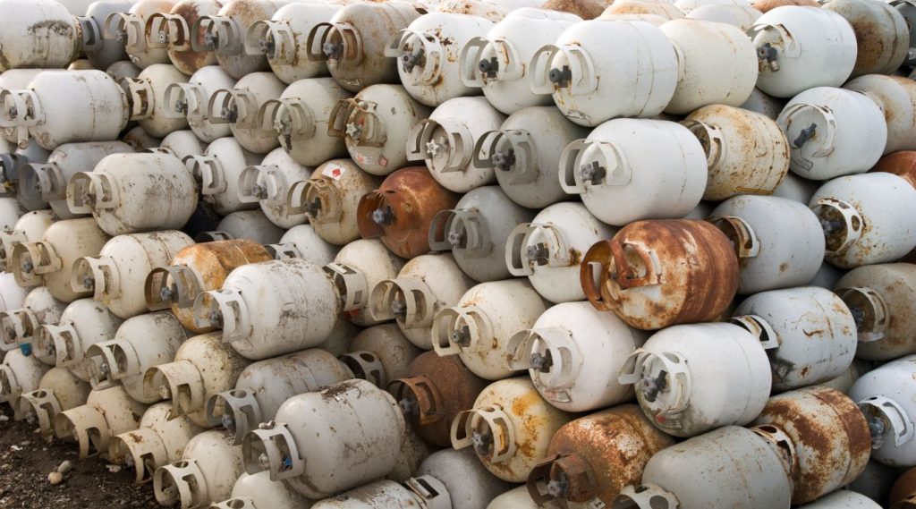 How To Dispose of Small Propane Tanks? [5 EASY Ways] TruCampers