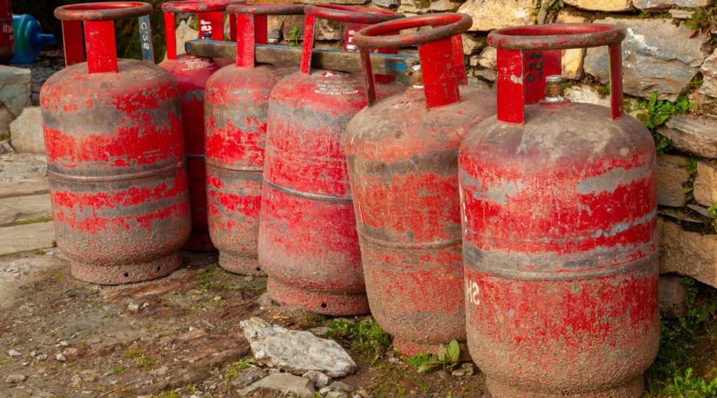 How To Dispose of Small Propane Tanks? [5 EASY Ways] TruCampers